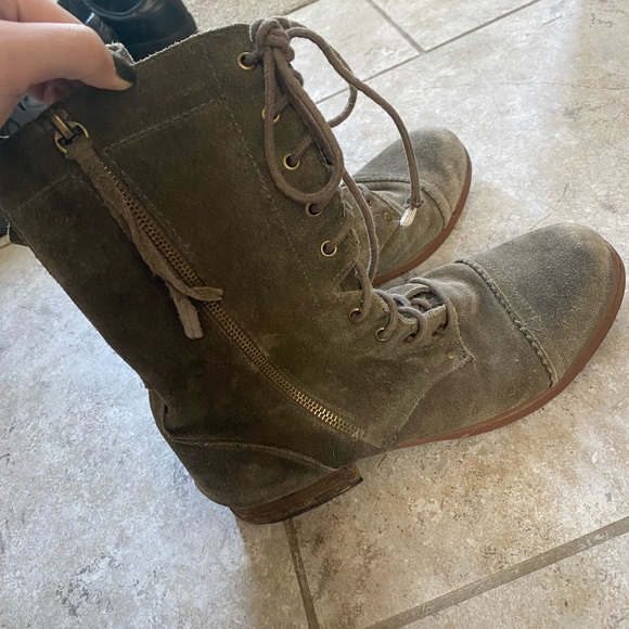 Suede boots. - Picture 3 of 3